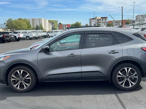 Used 2022 Ford Escape SE w/ SE Sport Appearance Package AWD/4WD image 2