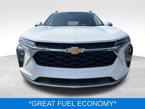 Used 2025 Chevrolet Trax LT FWD image 5