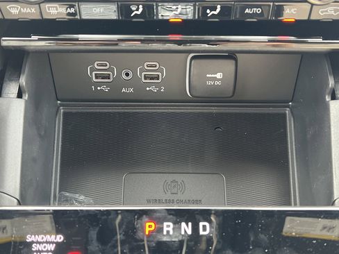 New 2025 Jeep Grand Cherokee Limited w/ Luxury Tech Group II image 7