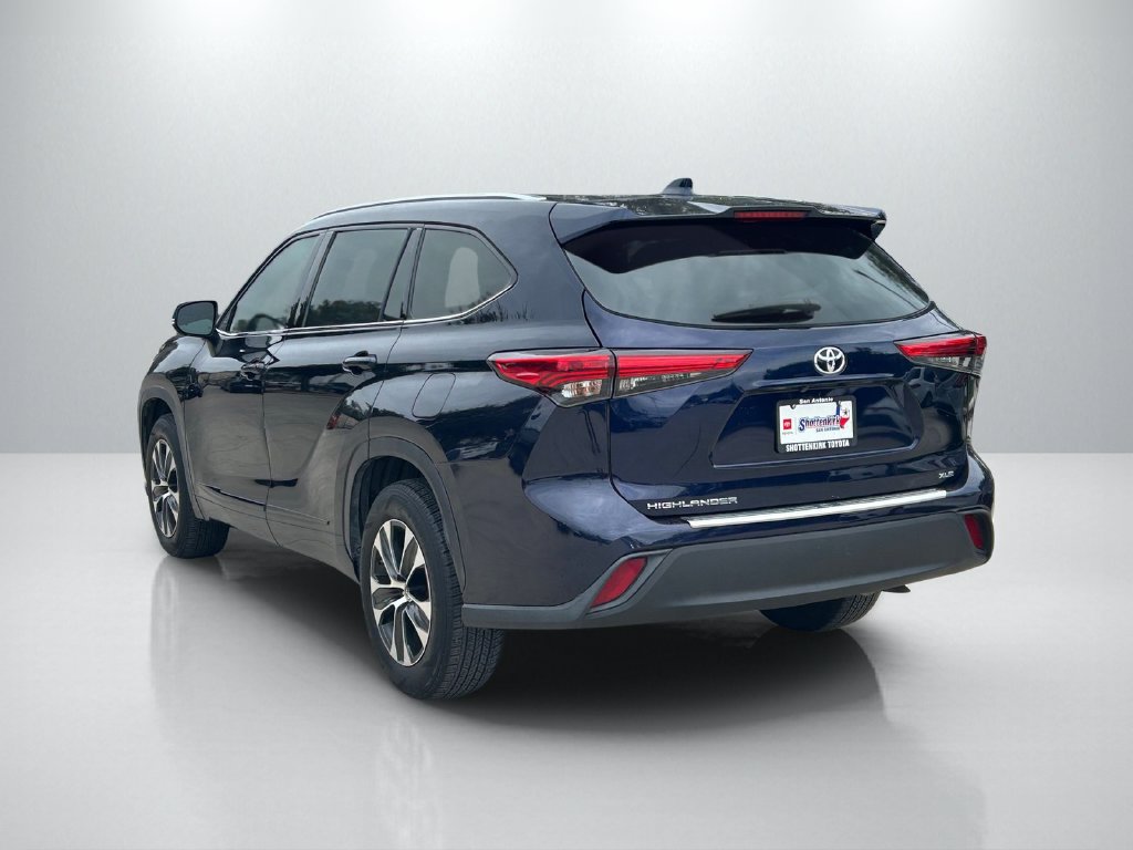 Used 2020 Toyota Highlander XLE FWD image 7