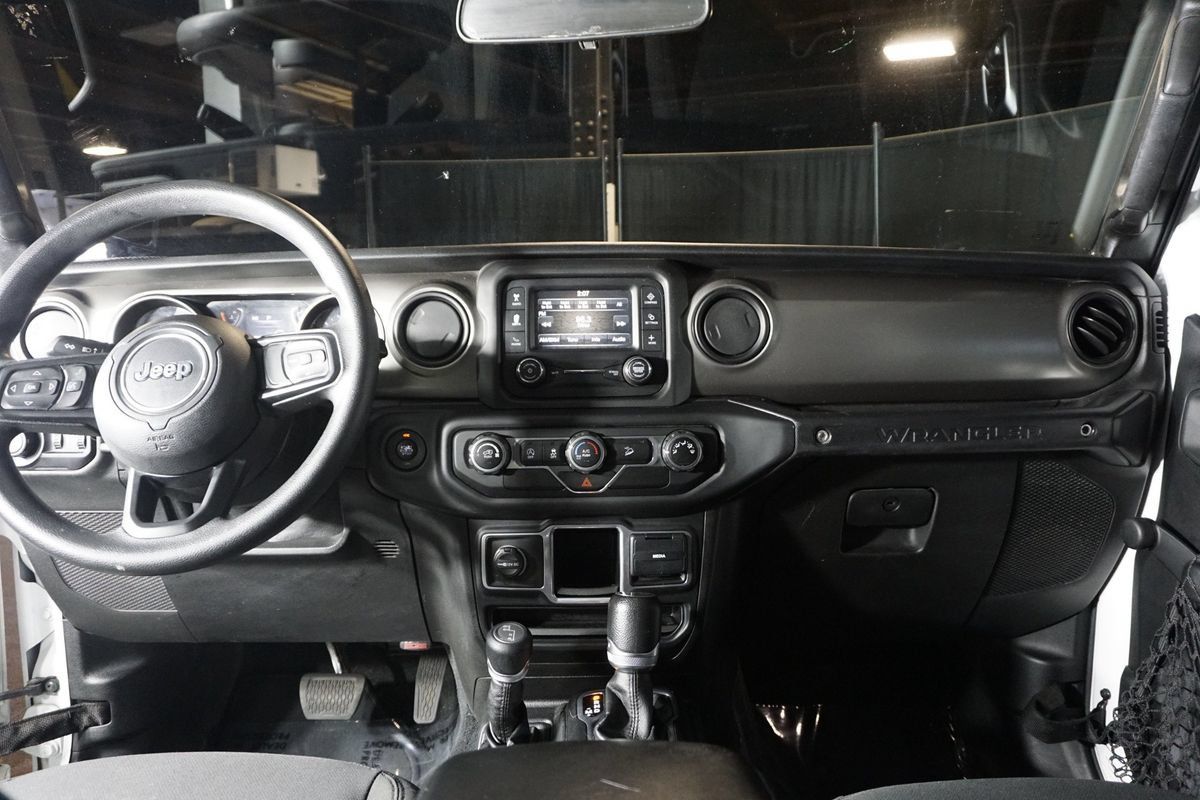 Used 2018 Jeep Wrangler Unlimited Sport AWD/4WD image 13