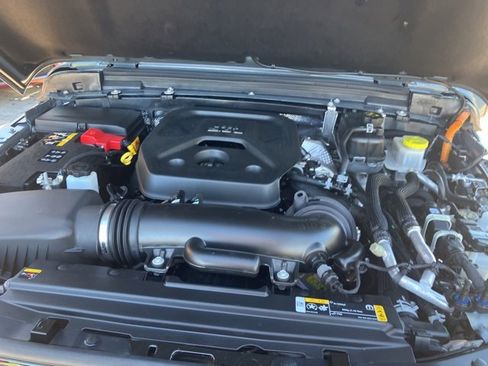 Used 2024 Jeep Wrangler Unlimited image 27