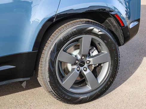 New 2026 Land Rover Defender 110 X-Dynamic SE image 10