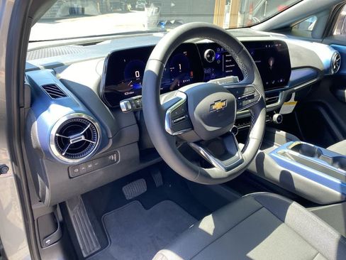 Used 2026 Chevrolet Equinox EV LT FWD image 2
