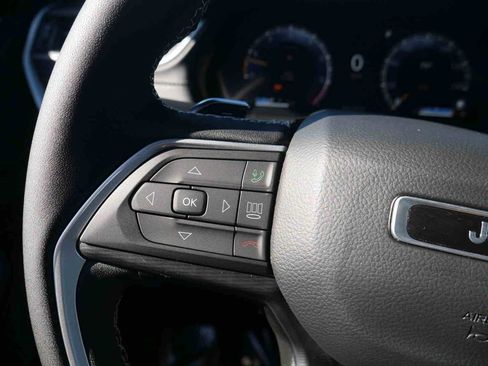 New 2025 Jeep Grand Cherokee Laredo X w/ Luxury Tech Group I image 35