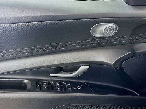 Certified 2024 Hyundai Elantra SEL image 18