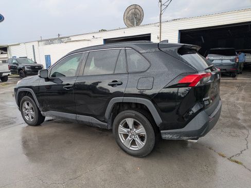 Used 2022 Toyota RAV4 XLE FWD image 6