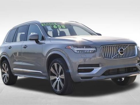 Used 2025 Volvo XC90 T8 Plus w/ Protection Package Premier AWD/4WD image 3