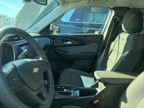 Used 2021 Chevrolet TrailBlazer LT w/ Sun and Liftgate Package image 3