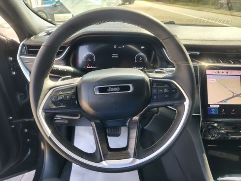 Certified 2024 Jeep Grand Cherokee Limited image 31