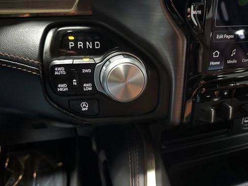 Used 2022 RAM 1500 Limited w/ Body-Colour Bumper Group AWD/4WD image 18
