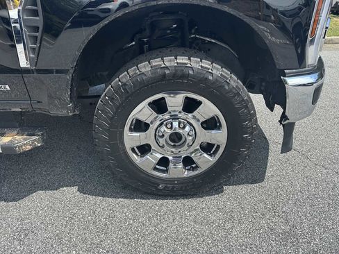 Used 2024 Ford F350 Lariat w/ Chrome Package image 22