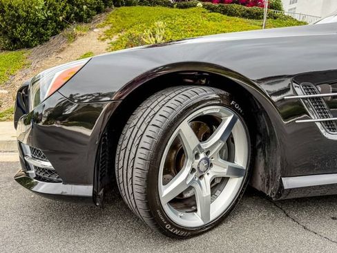 Used 2013 Mercedes-Benz SL 550 image 24