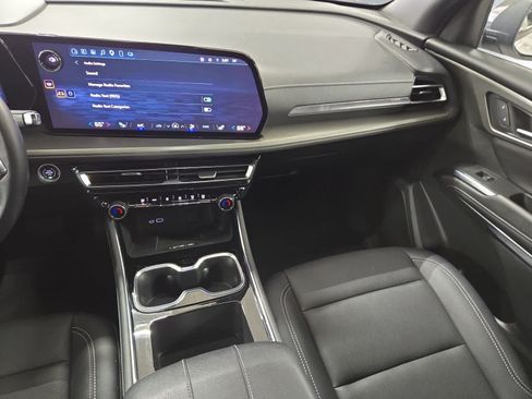 Used 2025 Chevrolet Traverse LT AWD/4WD image 18