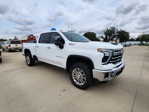 Certified 2025 Chevrolet Silverado 3500 LTZ w/ LTZ Premium Package image 3