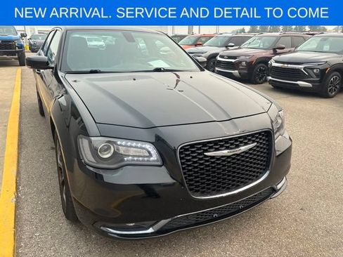 Used 2018 Chrysler 300 S w/ 300S Premium Group AWD/4WD image 6