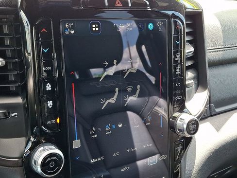 Used 2022 RAM 1500 Laramie AWD/4WD image 17