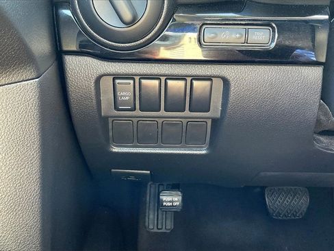 Used 2023 Nissan Titan SV image 21