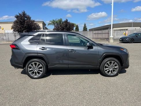 Used 2020 Toyota RAV4 Limited AWD/4WD image 3