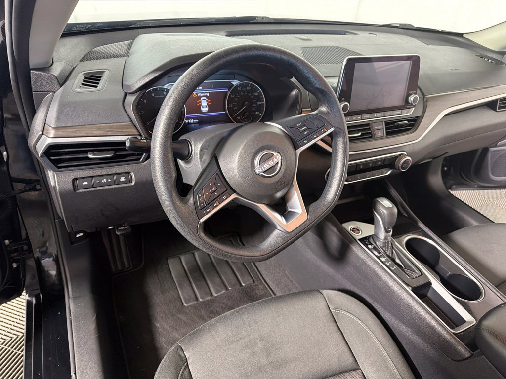Used 2024 Nissan Altima 2.5 SV FWD image 8