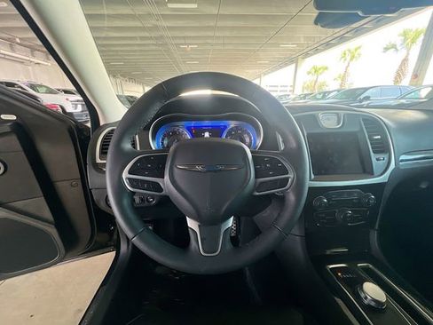 Used 2023 Chrysler 300 Touring L w/ Comfort Group image 14