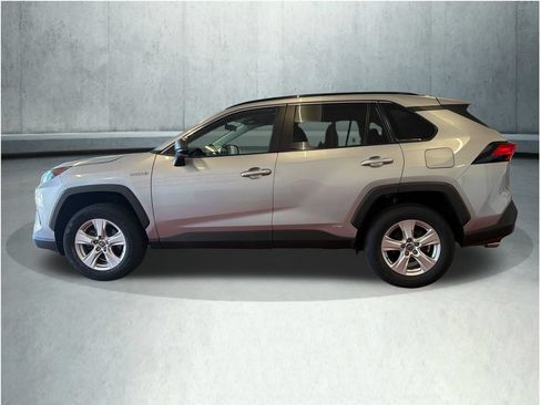 Used 2020 Toyota RAV4 LE AWD/4WD image 7