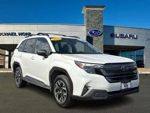 Certified 2025 Subaru Forester Premium AWD/4WD image 1