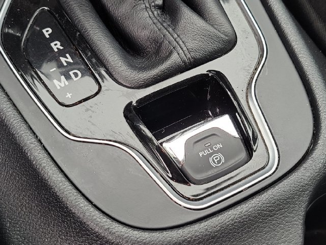 Used 2019 Jeep Cherokee Limited FWD image 29