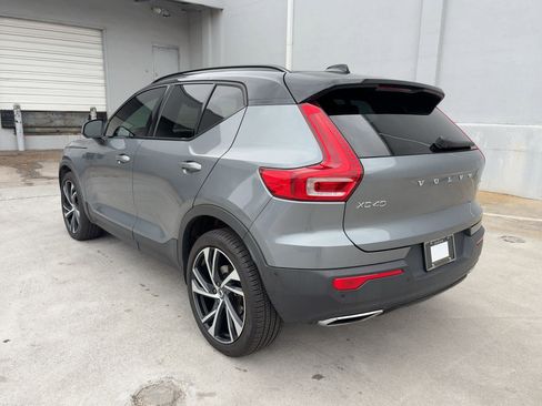 Used 2019 Volvo XC40 T5 R-Design image 3