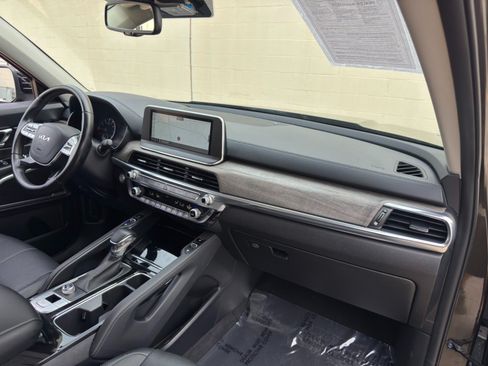 Used 2022 Kia Telluride EX w/ EX Premium Package FWD image 14