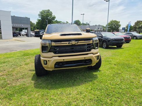 Used 2026 Chevrolet Silverado 2500 High Country w/ Midnight Edition AWD/4WD image 2