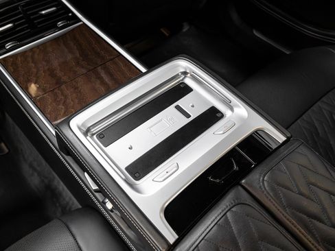 Used 2020 BMW 750i xDrive image 28