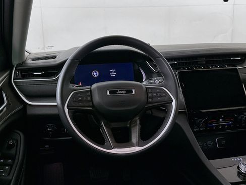 Used 2023 Jeep Grand Cherokee L Limited image 18