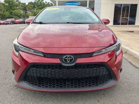 Used 2022 Toyota Corolla LE FWD image 3