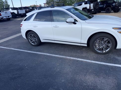 Used 2025 Genesis GV70 2.5T w/ Select Package AWD/4WD image 2