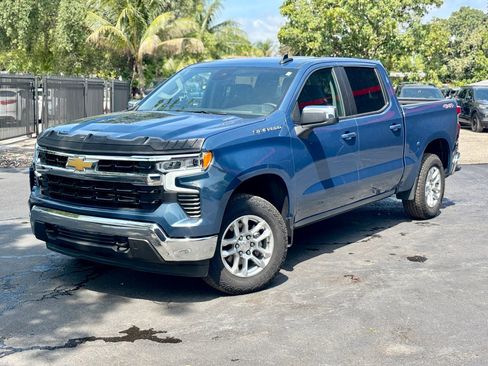 Used 2024 Chevrolet Silverado 1500 LT AWD/4WD image 3
