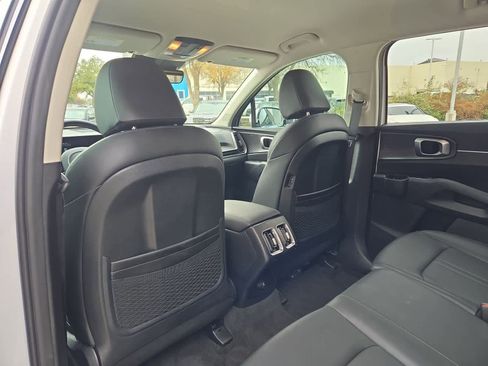 Certified 2025 Kia Sorento S image 17