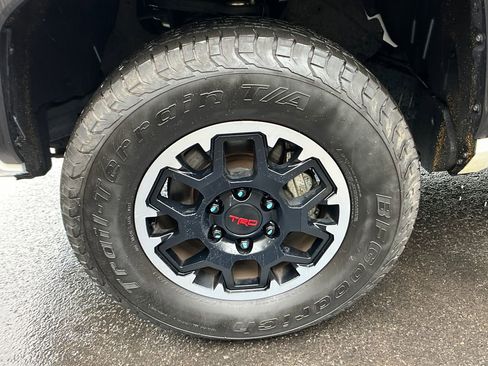 Used 2024 Toyota Tacoma TRD Off-Road image 24