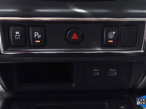 Used 2020 Nissan Titan SV w/ SV Convenience Package image 33