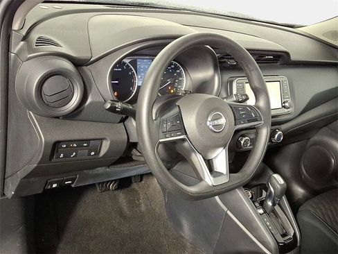 Used 2022 Nissan Kicks S image 18