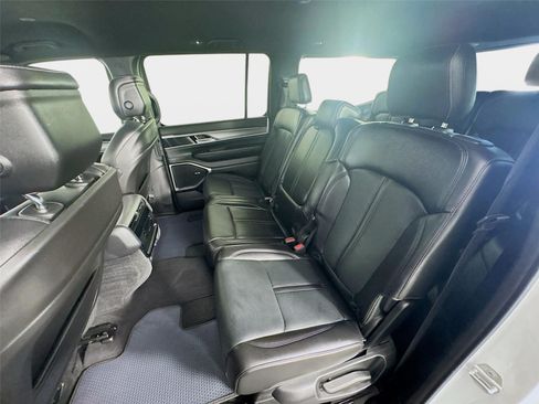 Used 2025 Jeep Wagoneer 2WD image 23