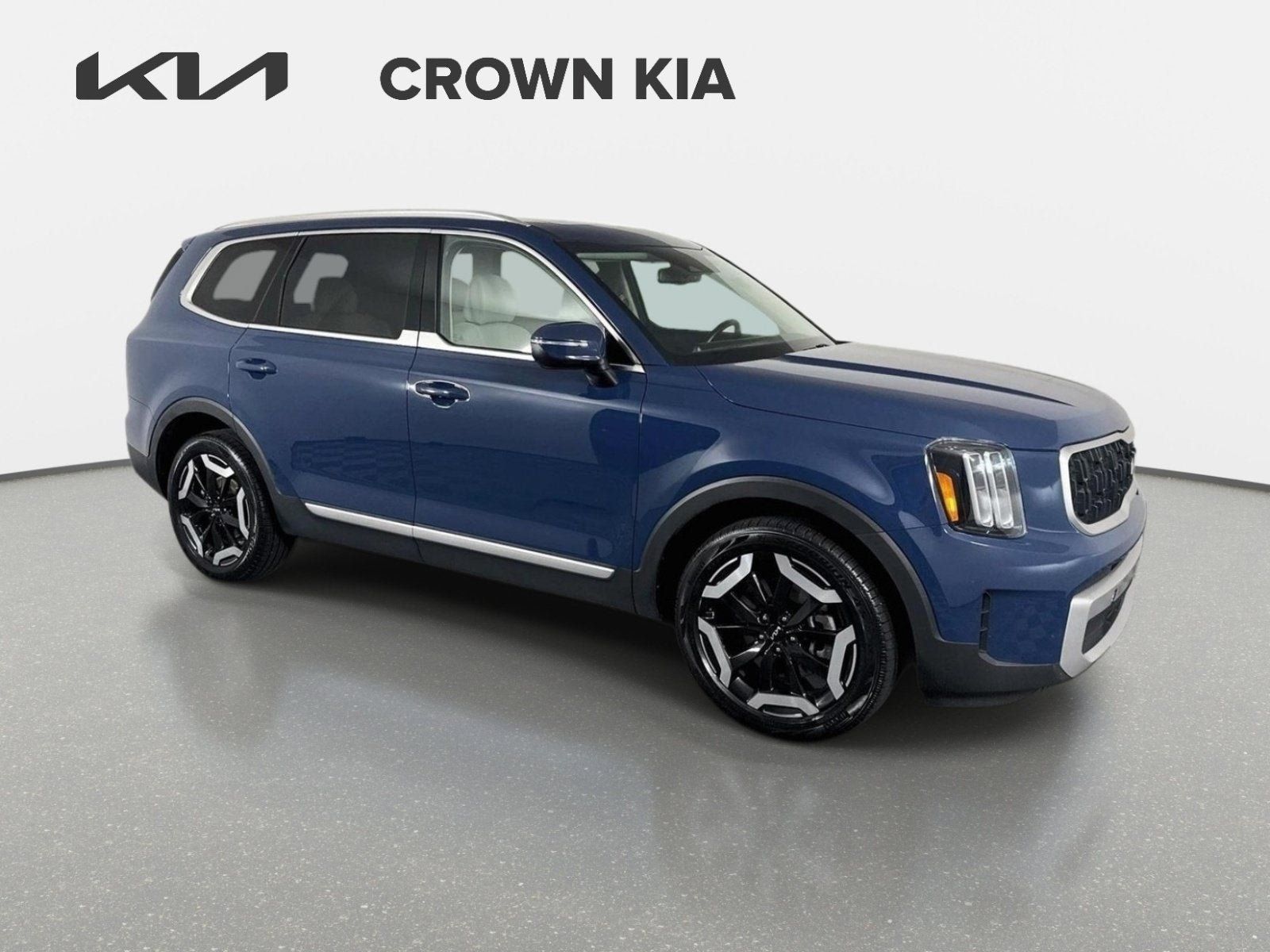 Certified 2023 Kia Telluride EX w/ EX Captain's Chair Package FWD image 3