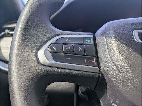 Used 2024 Jeep Compass Latitude image 20