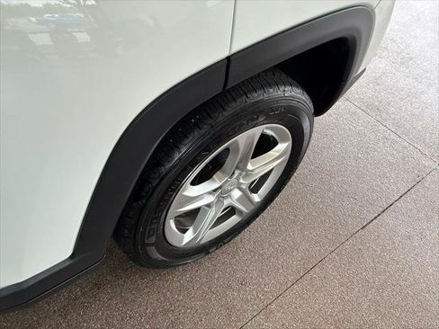 Certified 2023 Jeep Compass Latitude AWD/4WD image 6