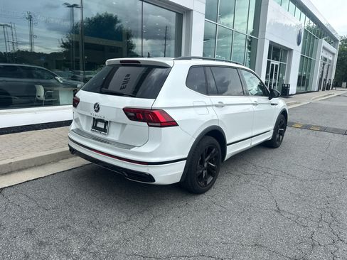 Certified 2023 Volkswagen Tiguan SE R-Line FWD image 9