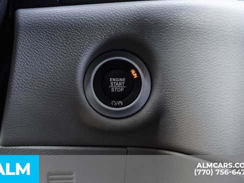 Used 2023 Chrysler Pacifica Touring-L image 32