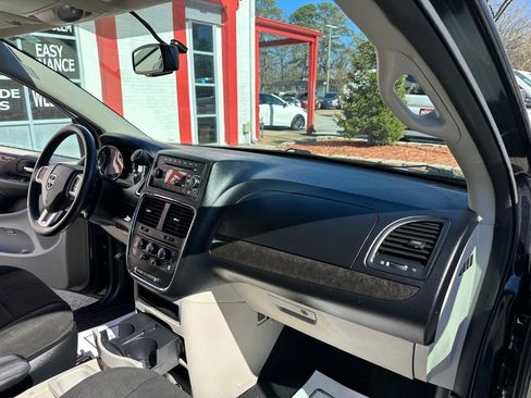 Used 2013 Dodge Grand Caravan SE image 35