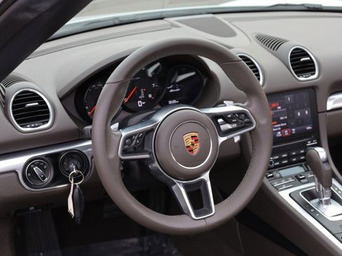 Used 2019 Porsche 718 Boxster image 24