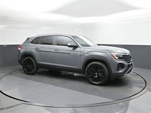 New 2026 Volkswagen Atlas Cross Sport SE image 17