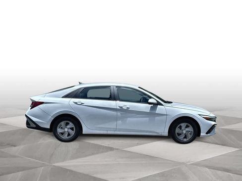 New 2026 Hyundai Elantra SE w/ Cargo Package FWD image 9